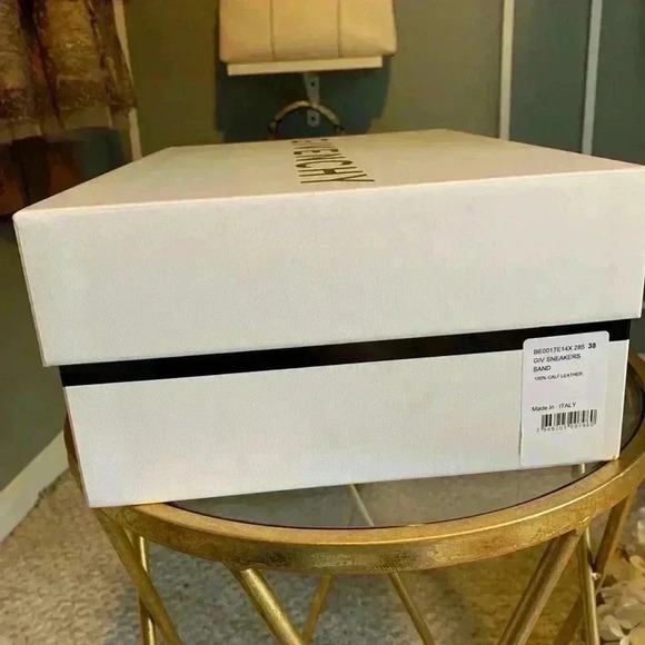 Givenchy runner active patent leather low trainers in light pink/beige color. - Picture 10 of 11